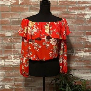 ❤️Adorable off the shoulder top